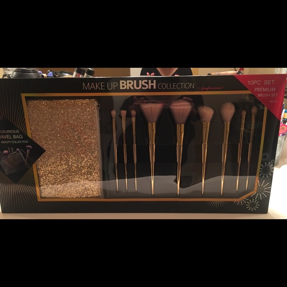 Beautiful brush make up is 10 pieces